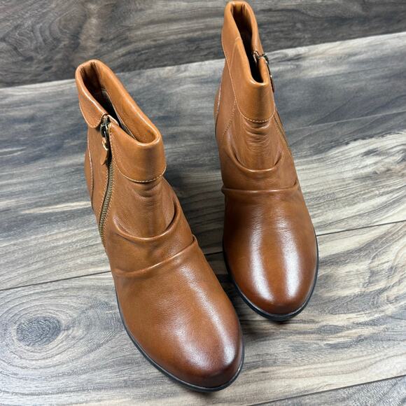 NEW Unstructured by Clarks 9.5M Rosely Zip Dark Tan Leather Ruched Ankle Boots - Picture 4 of 12